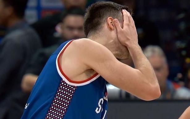 问鼎-哈兰德在塞尔维亚队比赛中败北，出色发挥引发热议！上演精彩一战(哈兰德属于哪个国家队)