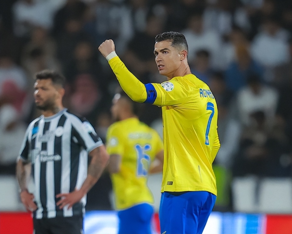 问鼎-包含快船不断突破！，C罗连续二十场比赛得分超过表现优异赛场气氛高涨的词条