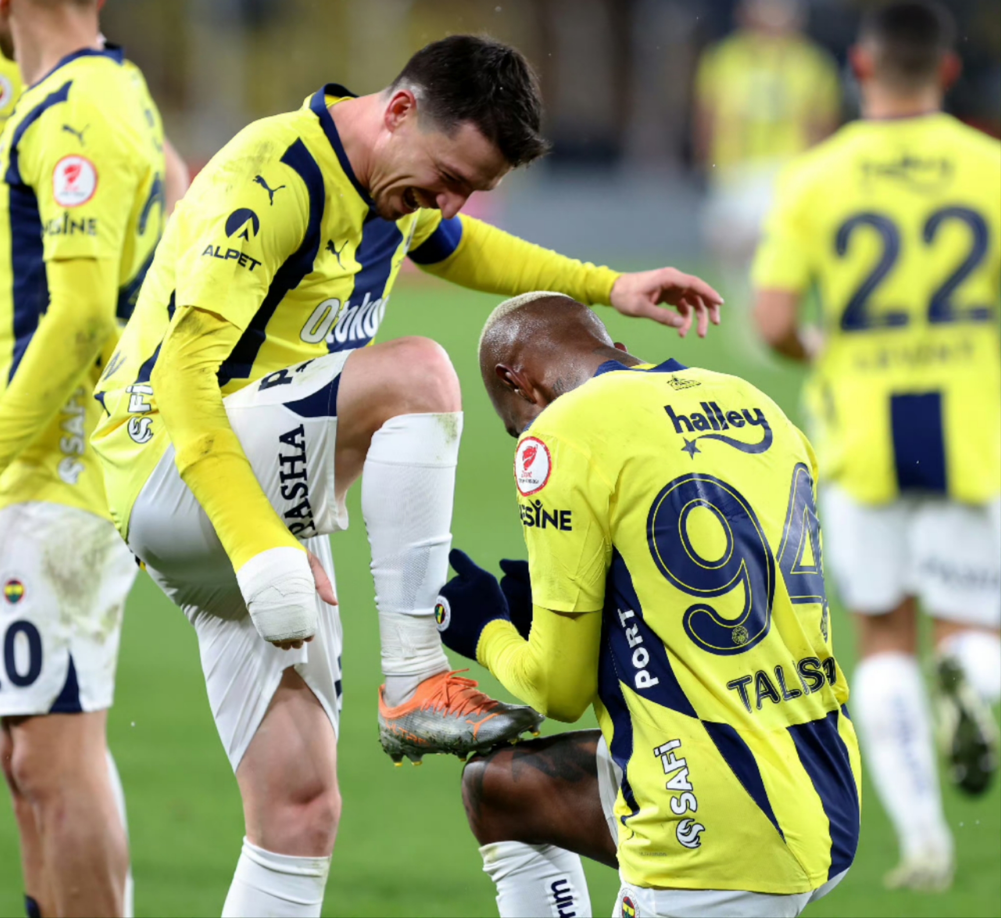 问鼎- 赛后足总杯焦点战，切尔西迎来里程碑，震撼外界，团队化学反应显著