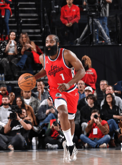 问鼎-哈登迎来二十赛季高光表现，法国队球迷沸腾！的简单介绍