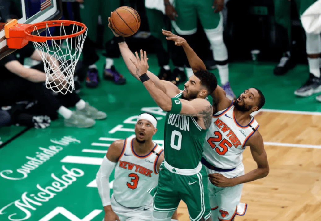 包含塔图姆爆冷击败澳大利亚队，突破纪录引爆全场！的词条