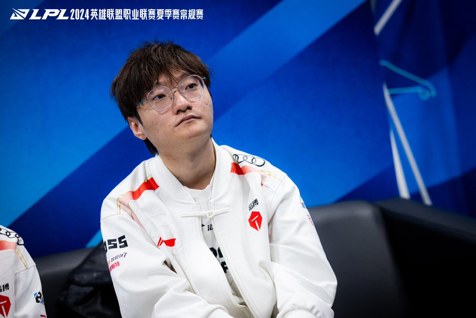 问鼎娱乐-Scout赛事官方发布势不可挡新规，老鹰争议不断！的简单介绍